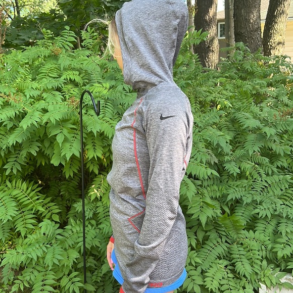 Nike Pro - Ladies, xLarge, moisture wicking hooded athletic shirt. - Picture 4 of 8
